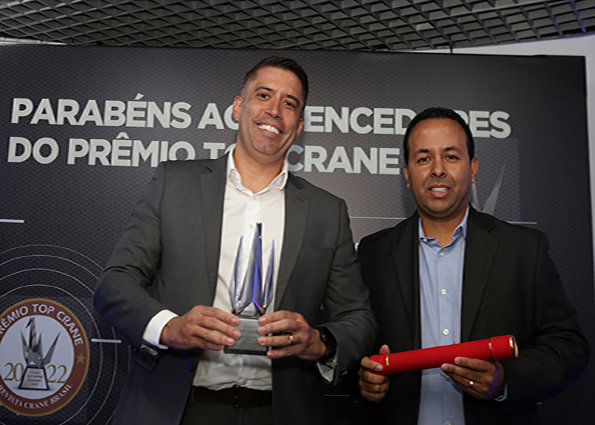 Top Crane Brasil awards crane rental companies for outstanding performances of their Manitowoc cranes